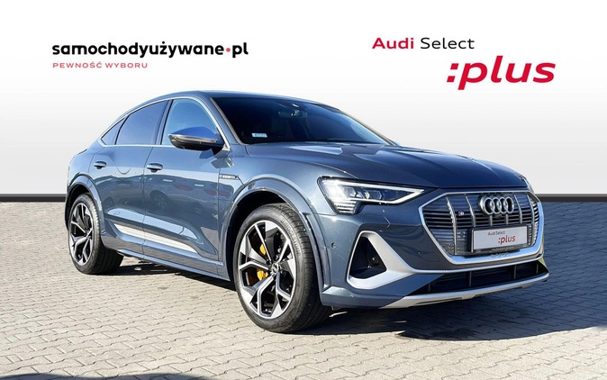 Audi e-tron cena 279900 przebieg: 11819, rok produkcji 2021 z Darłowo małe 742